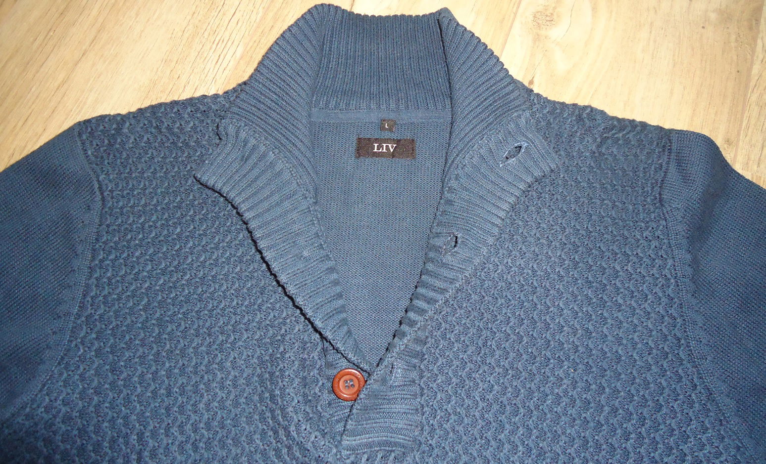 Te koop blauwe trui met knoopsluiting van LIV (maat: L). - Afbeelding 2