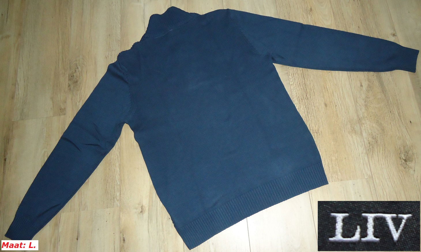 Te koop blauwe trui met knoopsluiting van LIV (maat: L). - Afbeelding 5