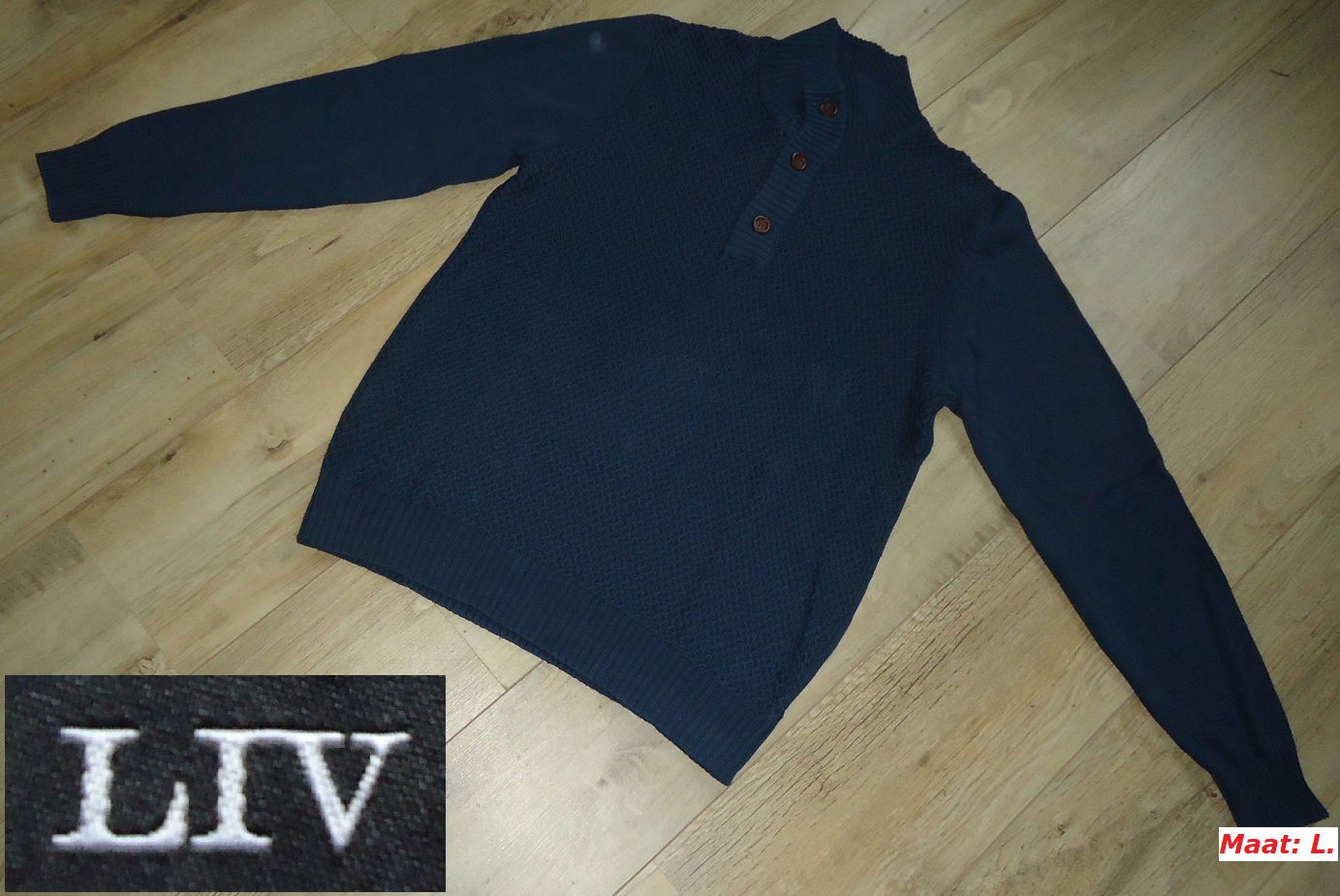 Te koop blauwe trui met knoopsluiting van LIV (maat: L). - Afbeelding 7