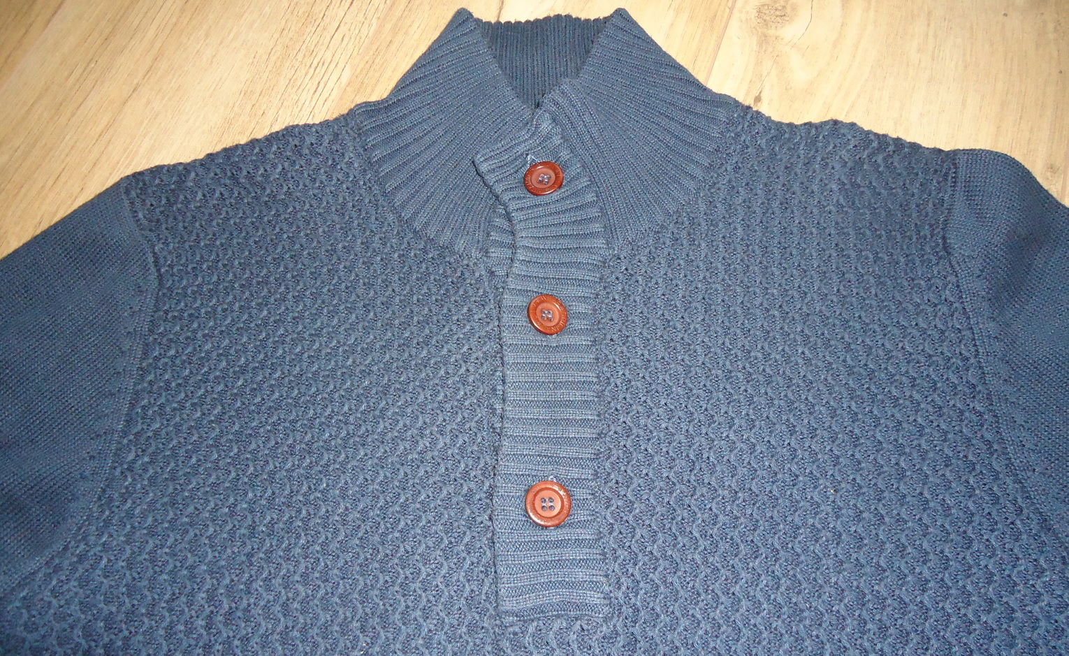 Te koop blauwe trui met knoopsluiting van LIV (maat: L). - Afbeelding 8