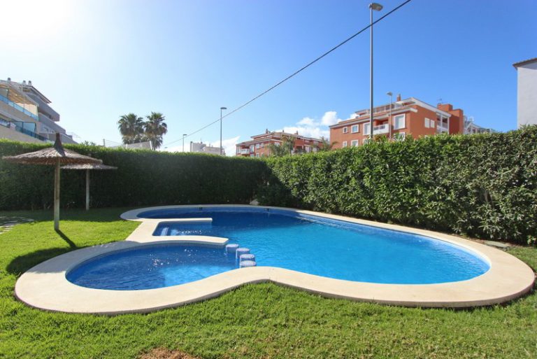 Uw Appartement in DENIA met meubels en eigen garageplek bij mooi zwembad - Afbeelding 8