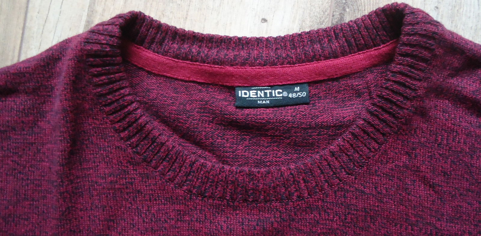 Nieuwe donkerrode trui met print van Identic (maat: M). - Afbeelding 2
