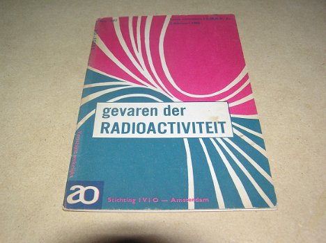 Gevaren der radioactiviteit. AO-boekje 697.(P2) - 0