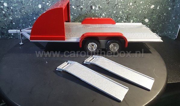 Car Trailer / oprij aanhangwagen 1:18 Auto World - 1