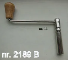 Vernikkelde kruksleutel, kloksleutel, opwindsleutel met slanke knop nr. 16 = 6,25 mm.