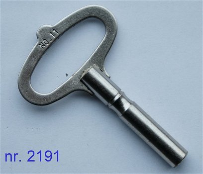 Vernikkelde kruksleutel, kloksleutel, opwindsleutel met slanke knop nr. 16 = 6,25 mm. - 2