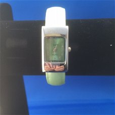 Licht groene klemarmband horloge