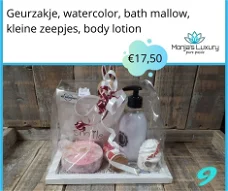 Set:  Geurzakje, Watercolor bomb, Bath mallow, Kleine zeepjes, Body Lotion. (pakket 9)