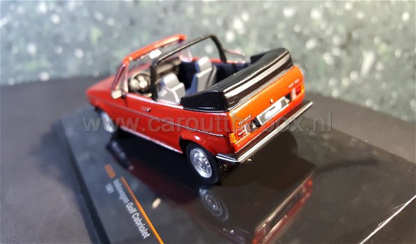 Volkswagen VW Golf 1 cabriolet rood 1:43 Ixo - 3