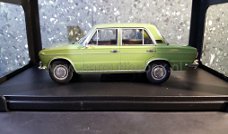 Lada 1500 groen 1:24 Whitebox