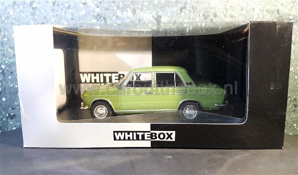 Lada 1500 groen 1:24 Whitebox - 3