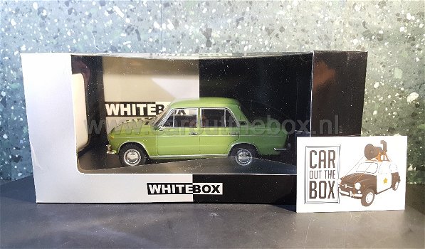 Lada 1500 groen 1:24 Whitebox - 4