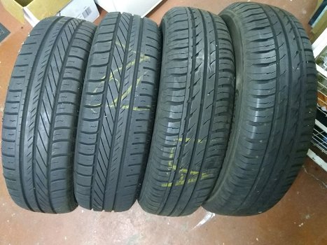 4 Stuks Autobanden / Zomerbanden 165/70R14 - 0