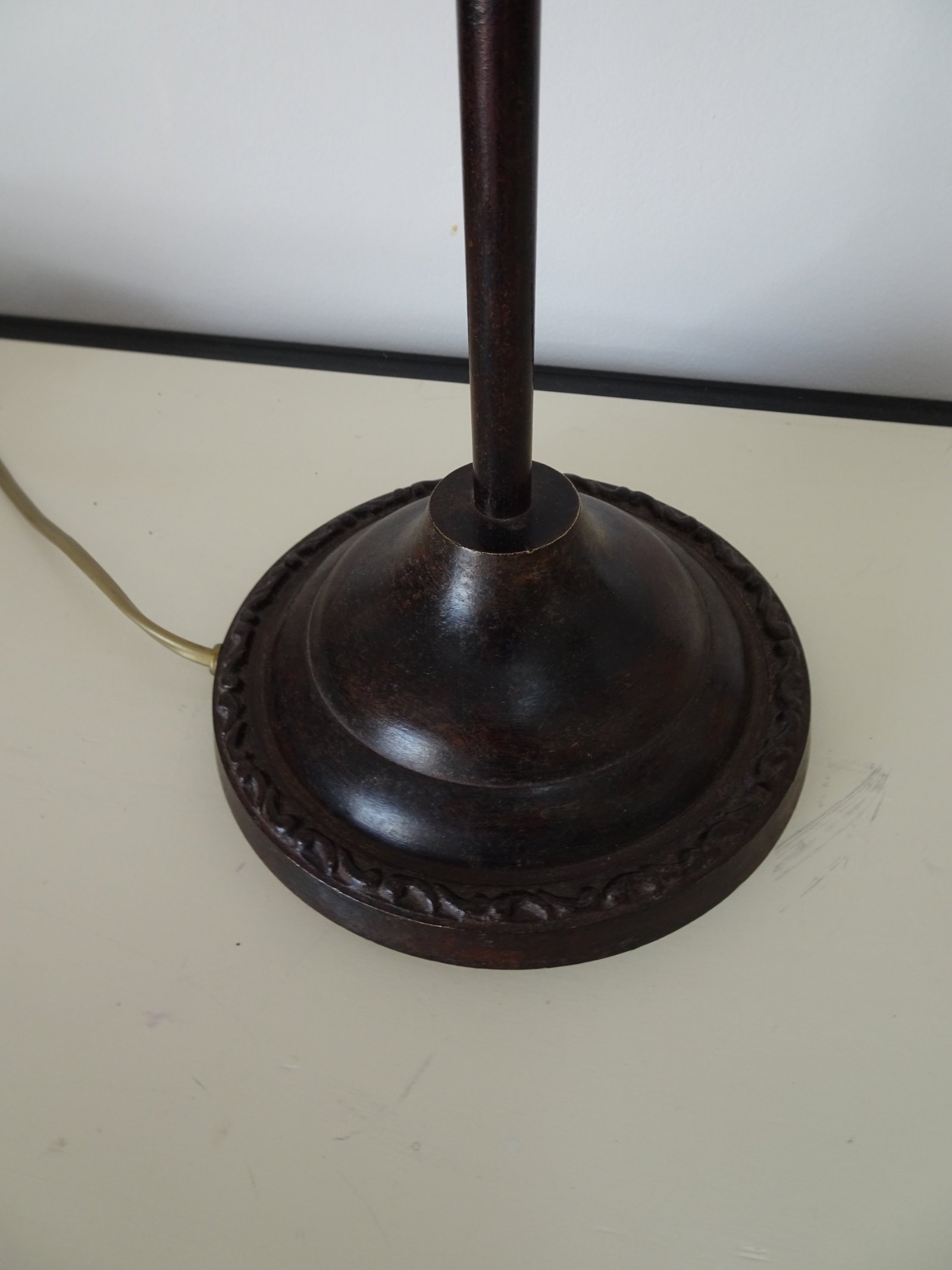 Oude bronzen lampen voet met glazen kap. - Afbeelding 2