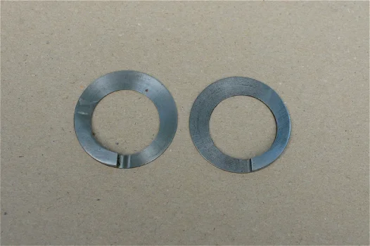 Palveer (walsveer) uit zilverstaal, rechtsom pallend diameter 46 mm. - 0