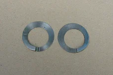 Palveer (walsveer) uit zilverstaal, rechtsom pallend diameter 46 mm.