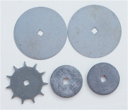 Palveer (walsveer) uit zilverstaal, linksom pallend diameter 46 mm. - 3