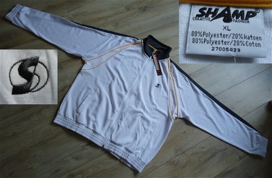 Te koop nieuw wit trainingsjack van Shamp (maat: XL). - 0
