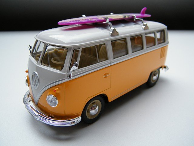 wit Bemiddelaar Plunderen Modelauto Volkswagen bus T1 Transsporter + Surfboard Welly 1:24 |  aangeboden op MarktPlaza.nl