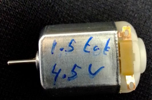 Electro micromotor,1.5 -4.5 volt DC,z.g.a.n,38 mm lang - 0
