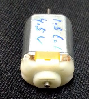 Electro micromotor,1.5 -4.5 volt DC,z.g.a.n,38 mm lang - 1