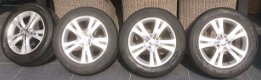 Hyundai Winterbanden set 215/60/R17 96H - 1 - Thumbnail