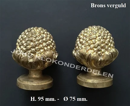 = 2 Ornamenten / tollen = oud =44181 - 0