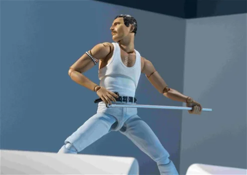 Bandai Queen S.H. Figuarts Freddie Mercury Live Aid Version - 4