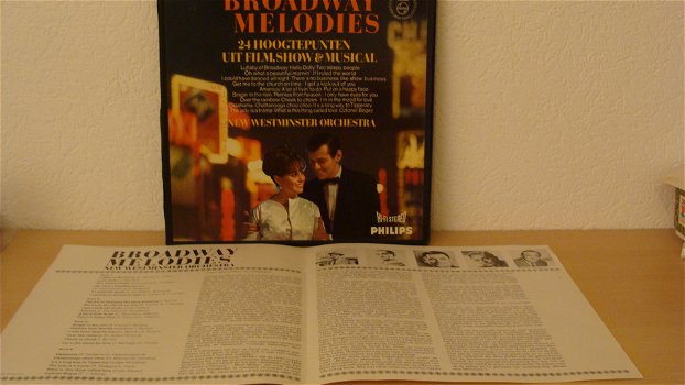 Broadway melodies door New Westminster Orchestra Met inlegvel Label : Philips 88107/88 108DY - 0