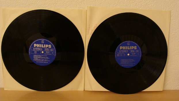 Broadway melodies door New Westminster Orchestra Met inlegvel Label : Philips 88107/88 108DY - 1