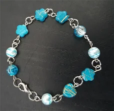 Armband blauwe bloemetjes