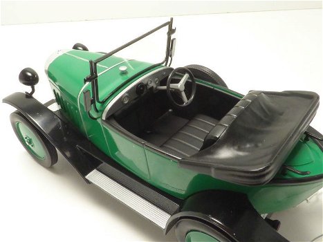 1:18 MCG Opel 4 PS Laubfrosch 1924-1931 cabrio groen - 2