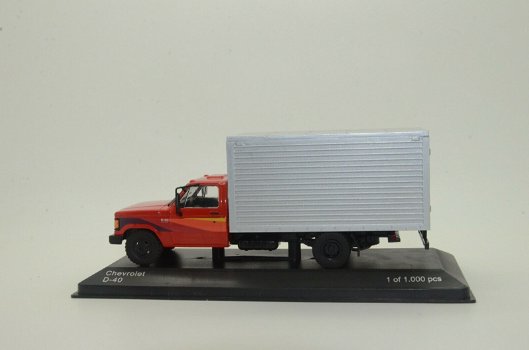 1:43 WhiteBox Chevrolet D-40 1985 truck 1v1000 - 1