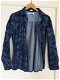 Mango donker blauwe jeans blouse overhemd palm motief 152 - 3 - Thumbnail