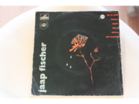 121d - jaap fisher --a-- om je geld - vlinder - cipier--b--het ei - blaren - het kerkhof - nr. 1