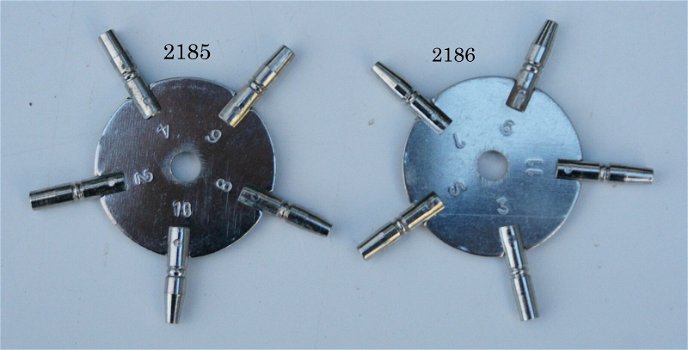 nr. 2191 - 0 = 2,25 mm Staal vernikkelde kloksleutel / opwindsleutel . - 3
