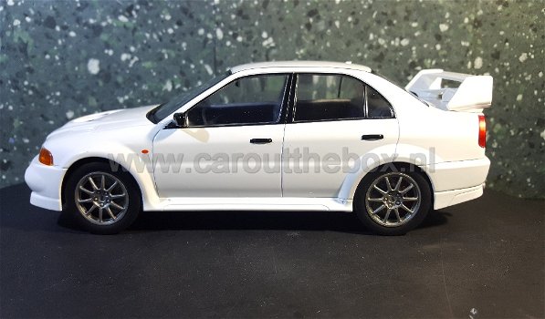 1998 Mitsubishi Lancer rs EVO VI wit 1:18 Ixo - 0