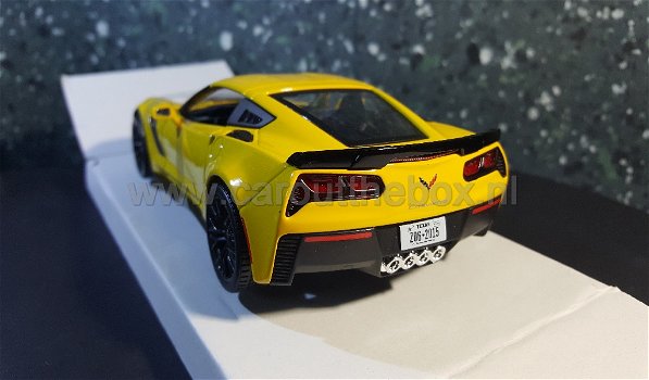 Chevrolet Corvette z06 2015 geel 1:24 Maisto - 2