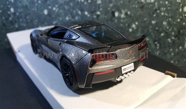 Chevrolet Corvette Grand Sport 2017 grijs 1:24 Maisto - 2