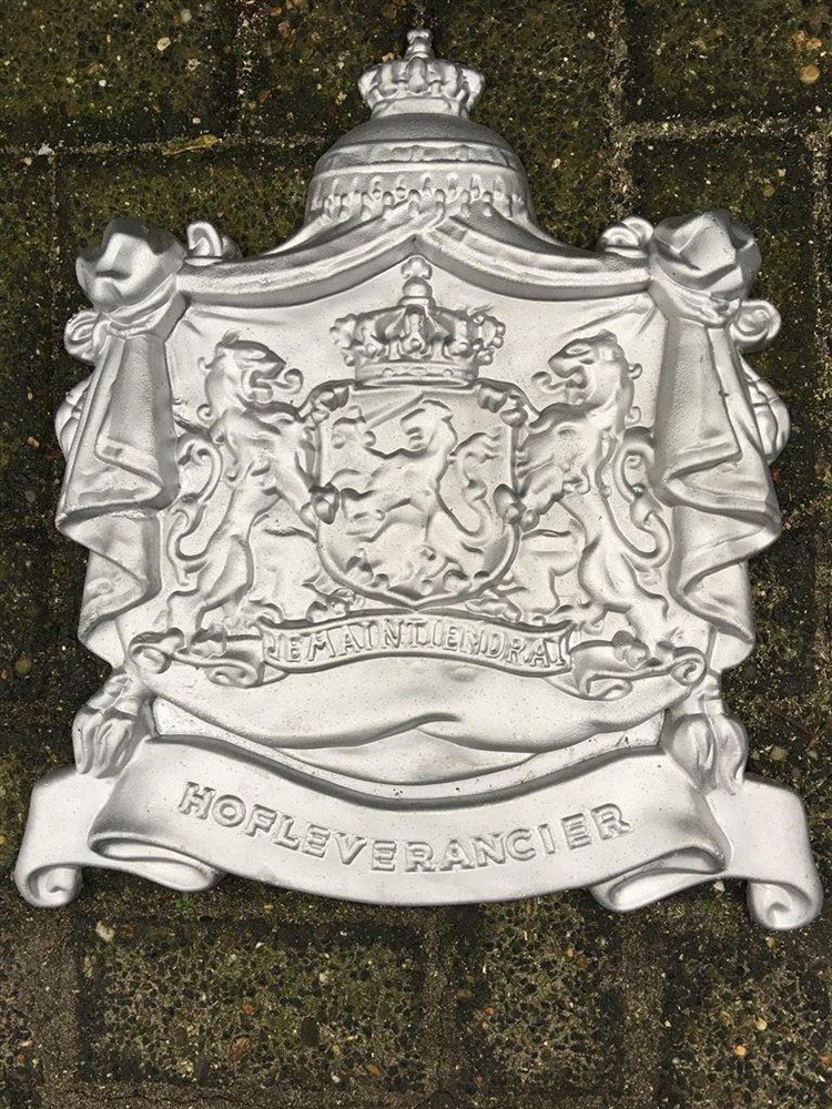 Aluminium wandornament met de spreuk- hofleverancier - nr. 1
