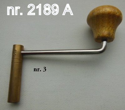 Nr. 2190A - Comtoise kruksleutel met zware knop. - 7