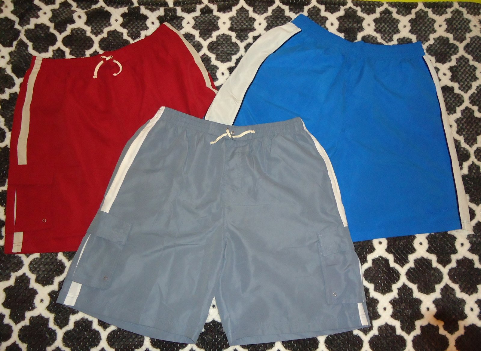 Te koop drie korte broeken met binnenbroek (maat: XXL). - nr. 1