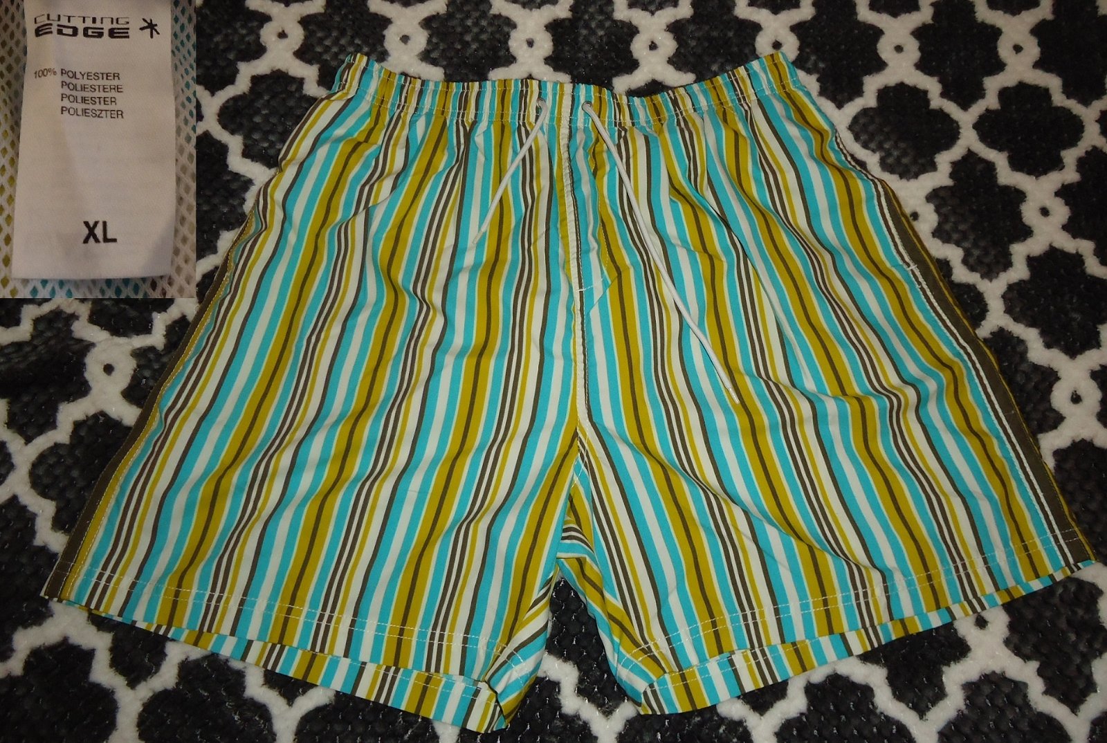 Te koop gestreepte korte broek met binnenbroek (maat: XL). - nr. 1