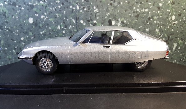 Citroen SM 1970 grijs 1:24 Whitebox - 0