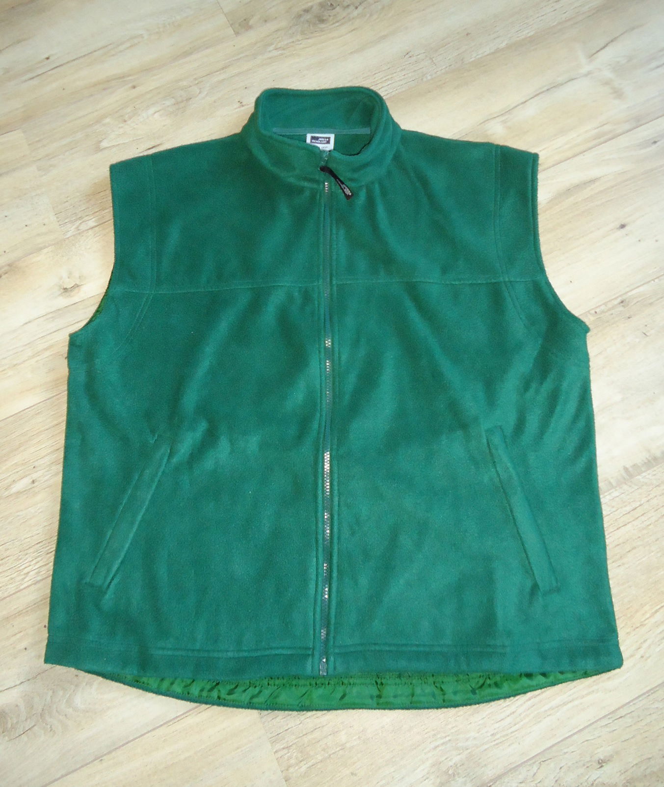 Te koop groen fleece vest zonder mouwen van J & N (maat: XL) - nr. 1