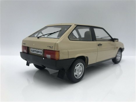 1:18 KK-Scale Lada Samara 1984 VAZ-2108 lichtbruin 1v250 - 2