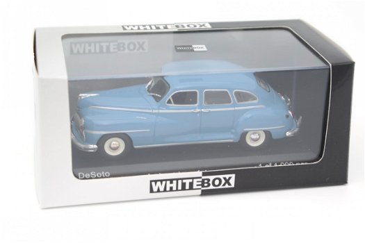 1:43 Whitebox DeSoto Custom 4-Door Sedan 1946 Monterey Blue - 2