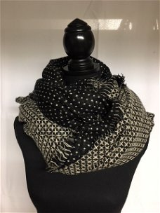 Zwarte sjaal met creme kleurig