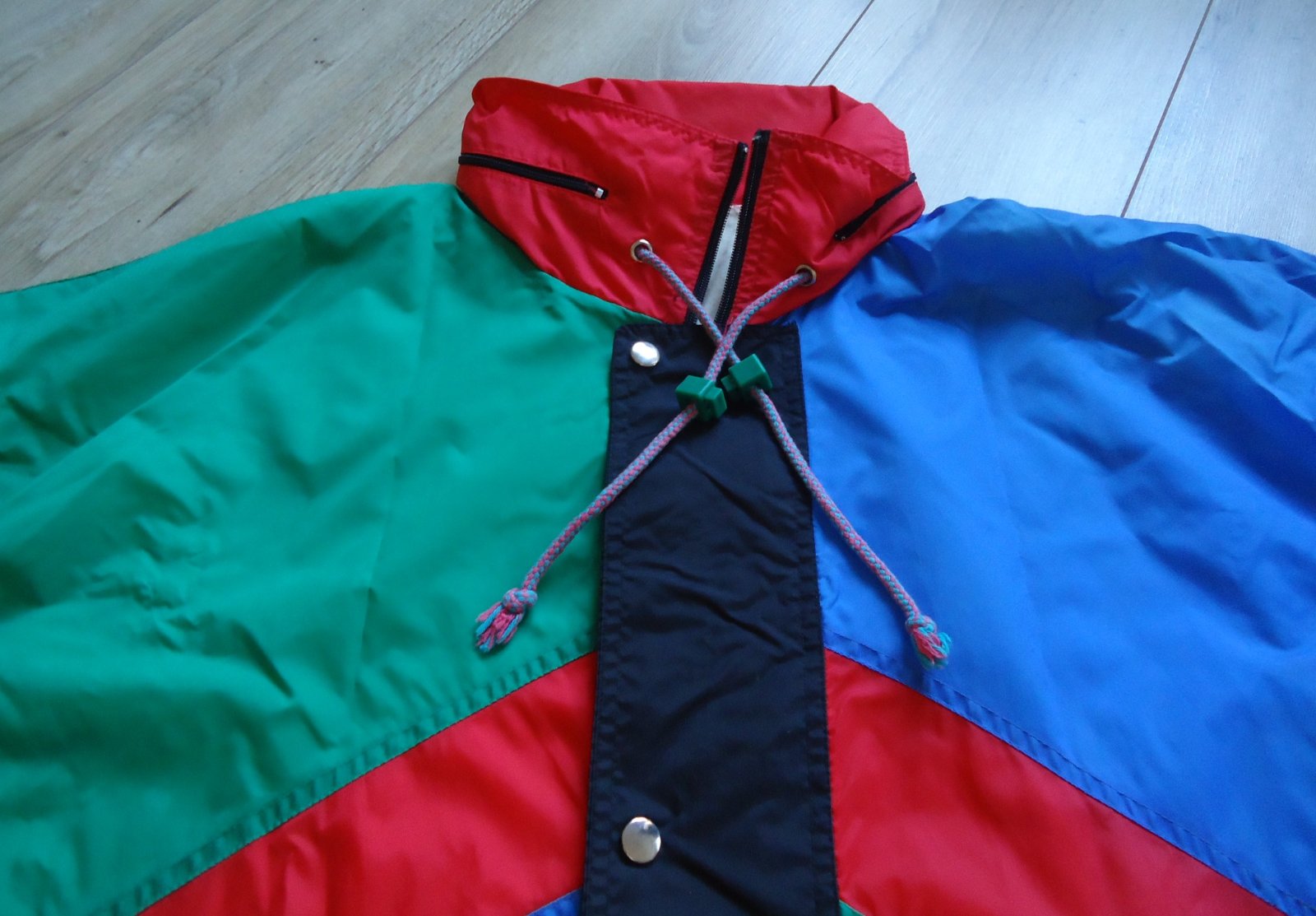 Een kleurig regenjack van 100% nylon met voering (maat: XL). - Afbeelding 5