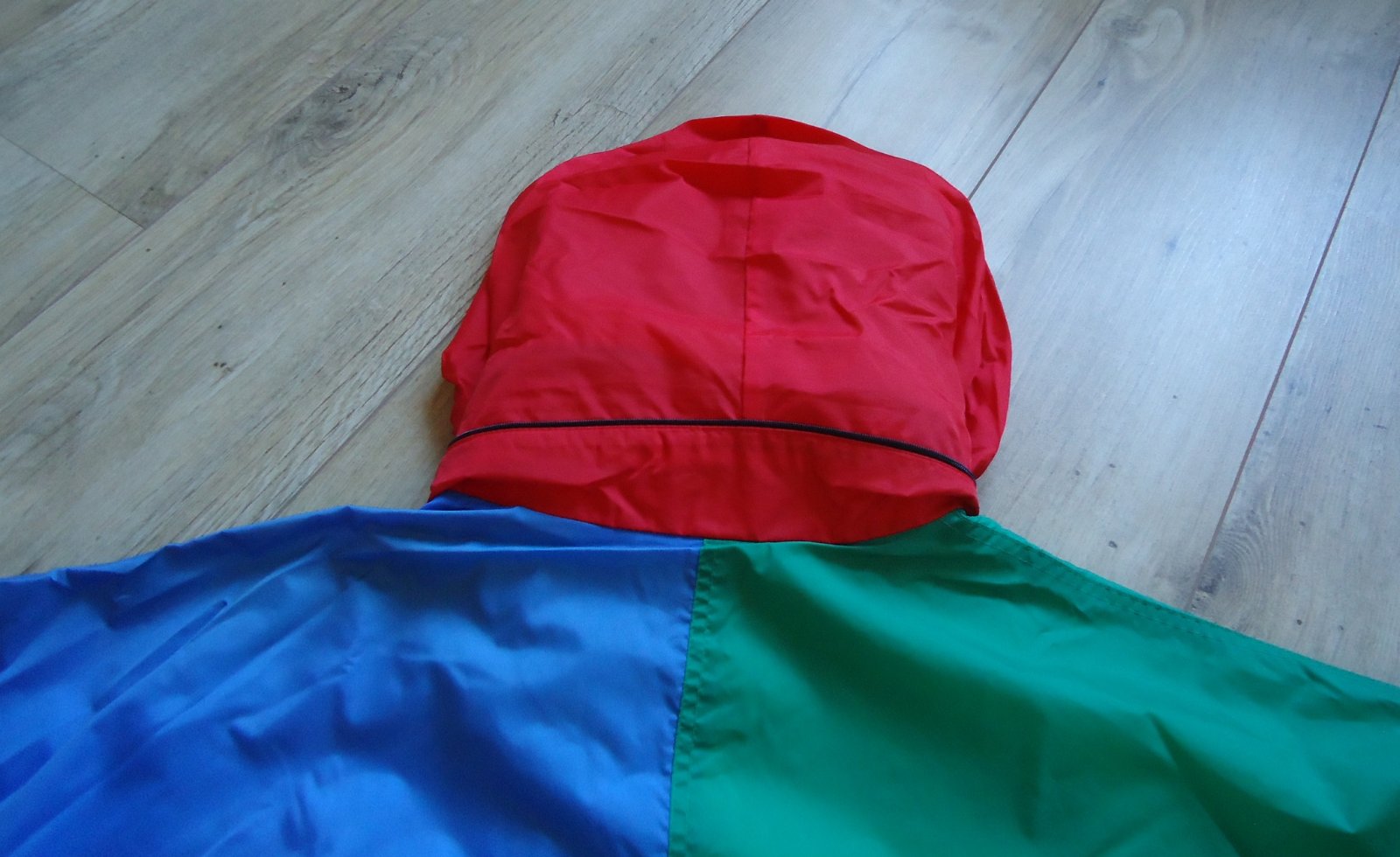 Een kleurig regenjack van 100% nylon met voering (maat: XL). - Afbeelding 6